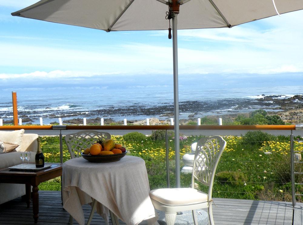 138 Marine Beachfront Guesthouse Германус Екстер'єр фото