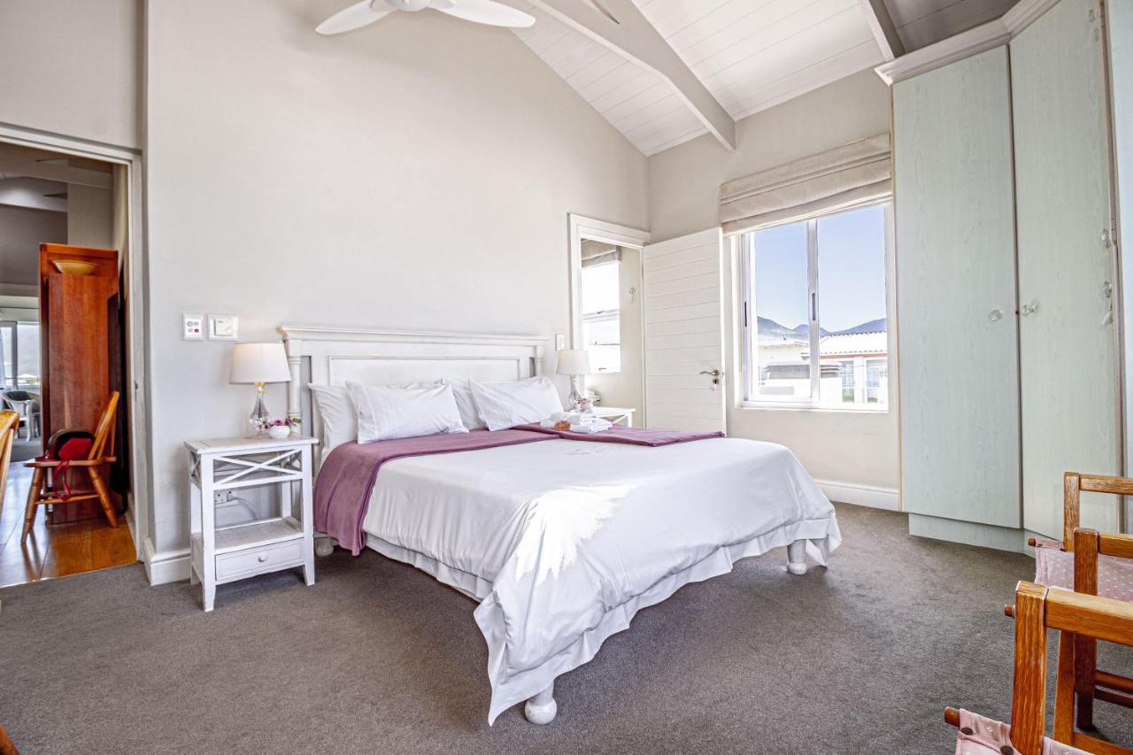 138 Marine Beachfront Guesthouse Германус Екстер'єр фото