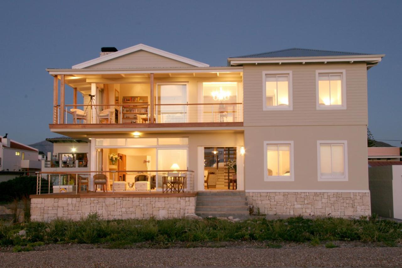 138 Marine Beachfront Guesthouse Германус Екстер'єр фото