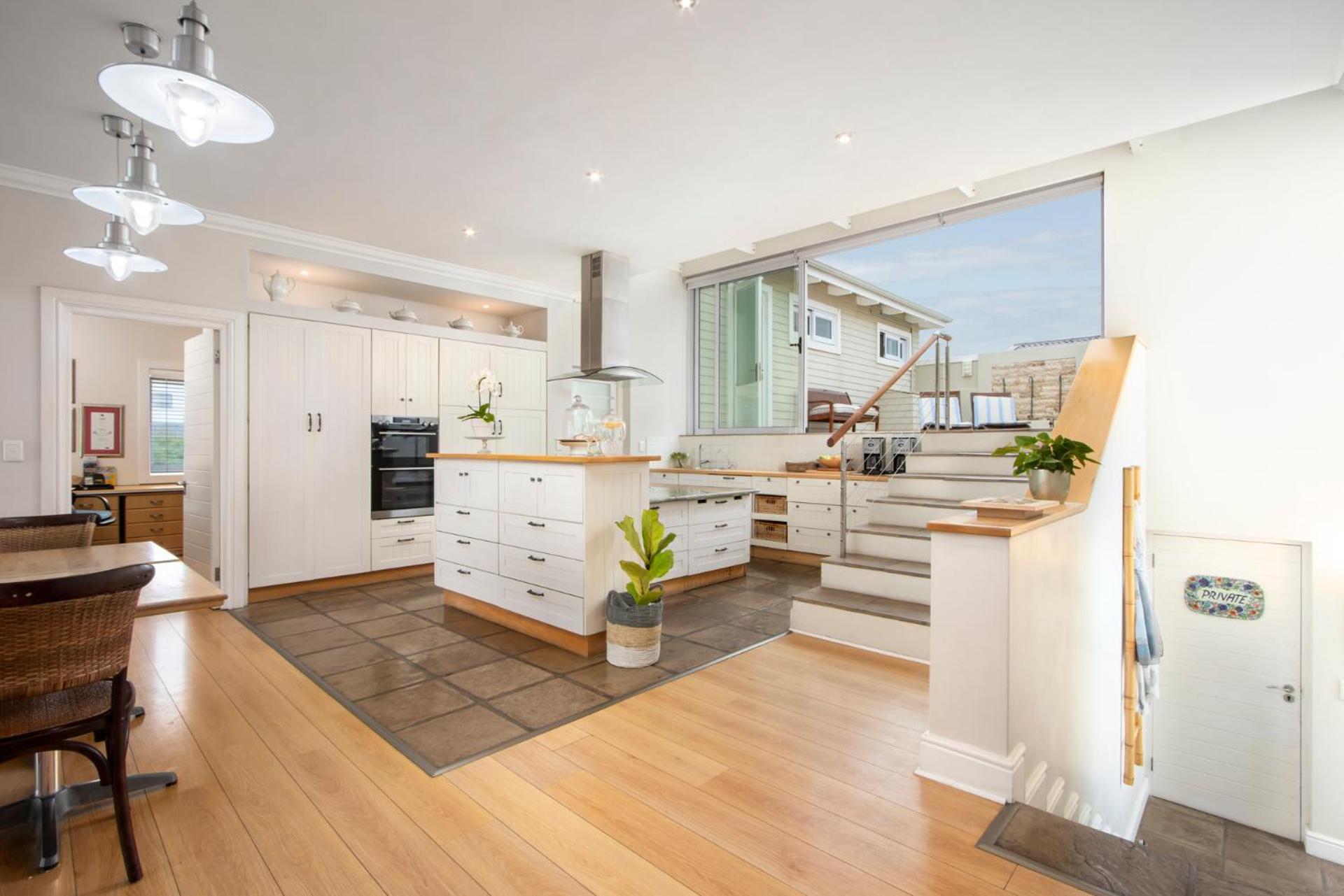 138 Marine Beachfront Guesthouse Германус Екстер'єр фото