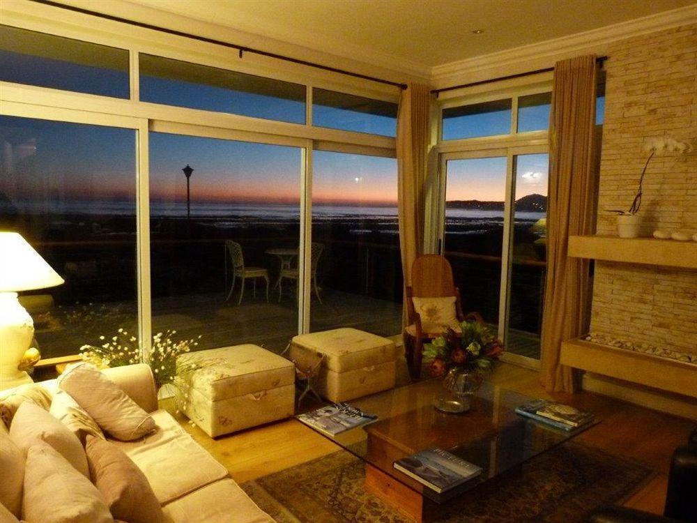 138 Marine Beachfront Guesthouse Германус Екстер'єр фото