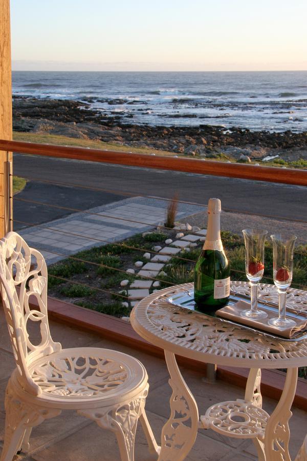 138 Marine Beachfront Guesthouse Германус Екстер'єр фото