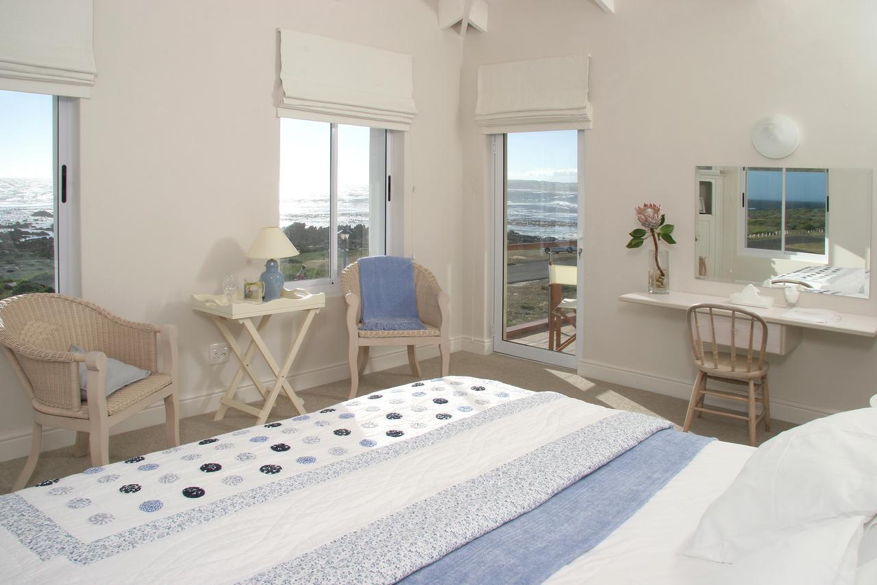 138 Marine Beachfront Guesthouse Германус Екстер'єр фото