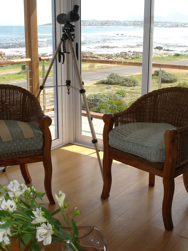138 Marine Beachfront Guesthouse Германус Екстер'єр фото